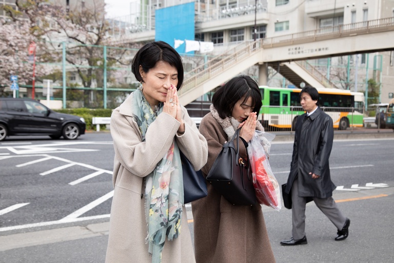 ©2020 ”Hold Me Back” Film Partners