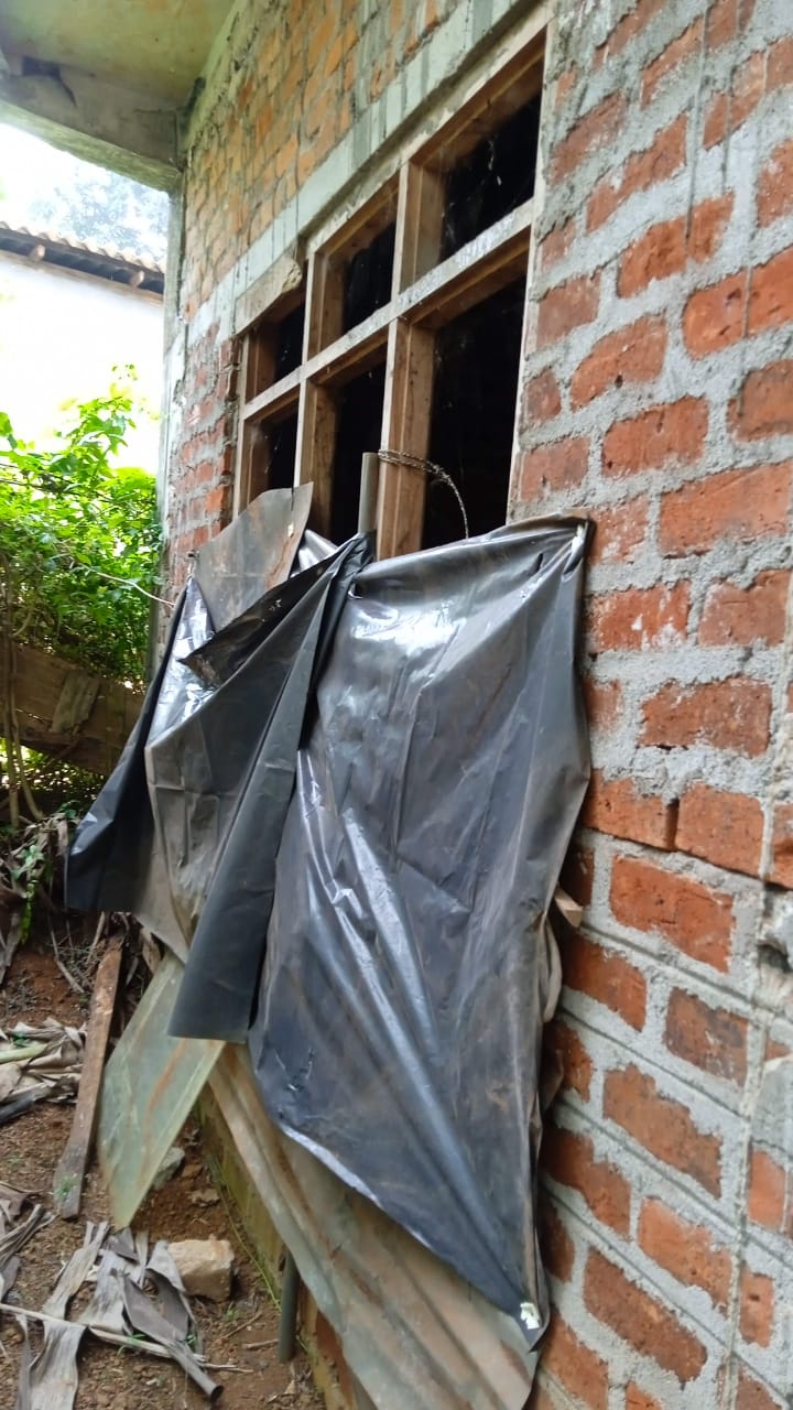 I BUILD my  home my family 10 members please help me 3 kids