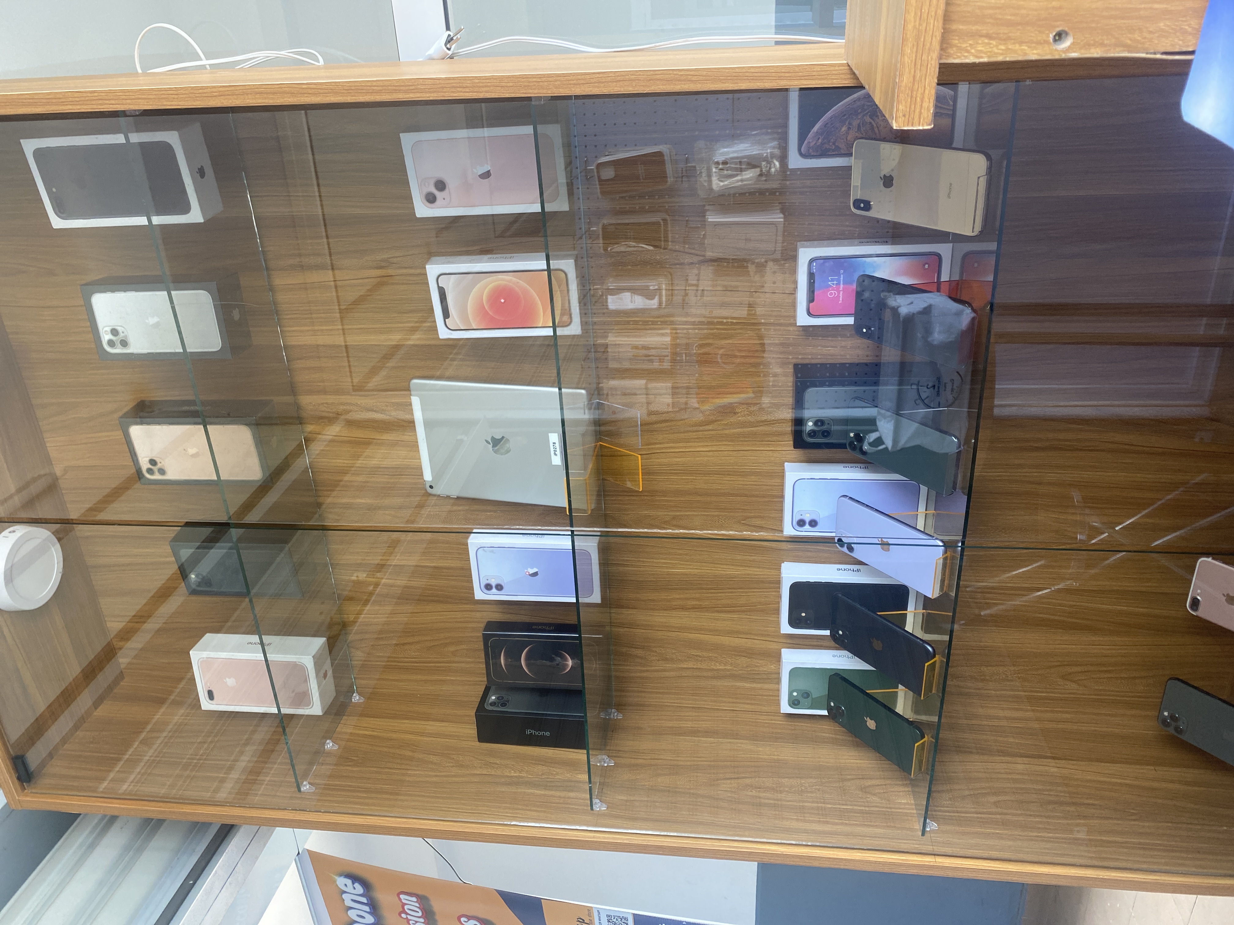 I would like to express my sincere wish to open a store in Madagascar that would sell iPhones as well as branded clothing. This project is extremely important to me, as it would allow me to provide for my daughter&rsquo;s needs, offering her the support and opportunities necessary for a better future. Furthermore, this business would enable me to help my brothers and sisters continue their education, which is something I hold very dear.  The situation is even more challenging as my mother is currently imprisoned due to accusations she does not deserve, and this has been an especially difficult time for our family. Having the opportunity to run this store would allow me to support my family both financially and emotionally, working towards a brighter future for all of us.  I humbly ask for any help or support that would allow me to realize this dream, as it would not only change my life, but also the lives of my loved ones. I sincerely thank you for your understanding and consideration.  Additionally, if anyone is looking for a Community Manager, I am also available for this role and would be happy to contribute to your projects.