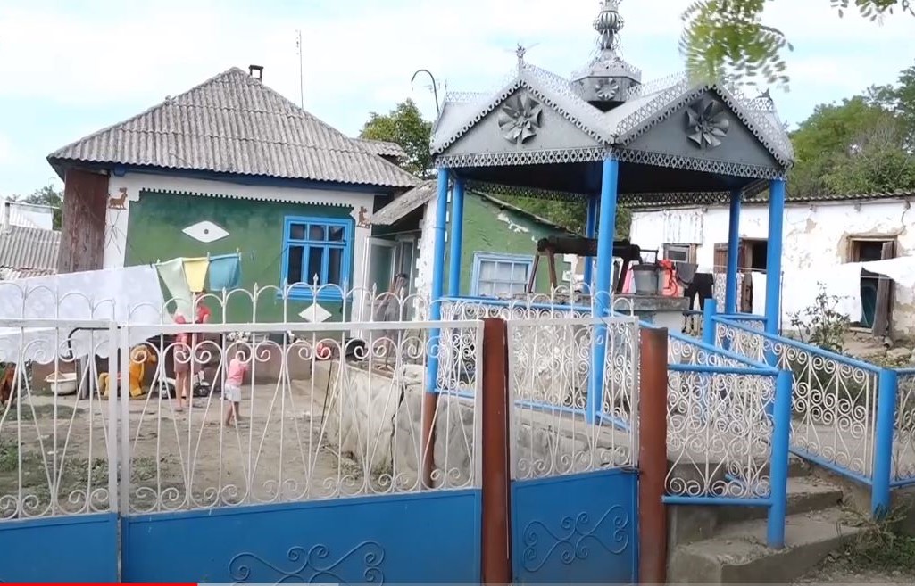 A family from Falesti Moldova lives in a poor poverty, and the authorities refuse to grant them help.