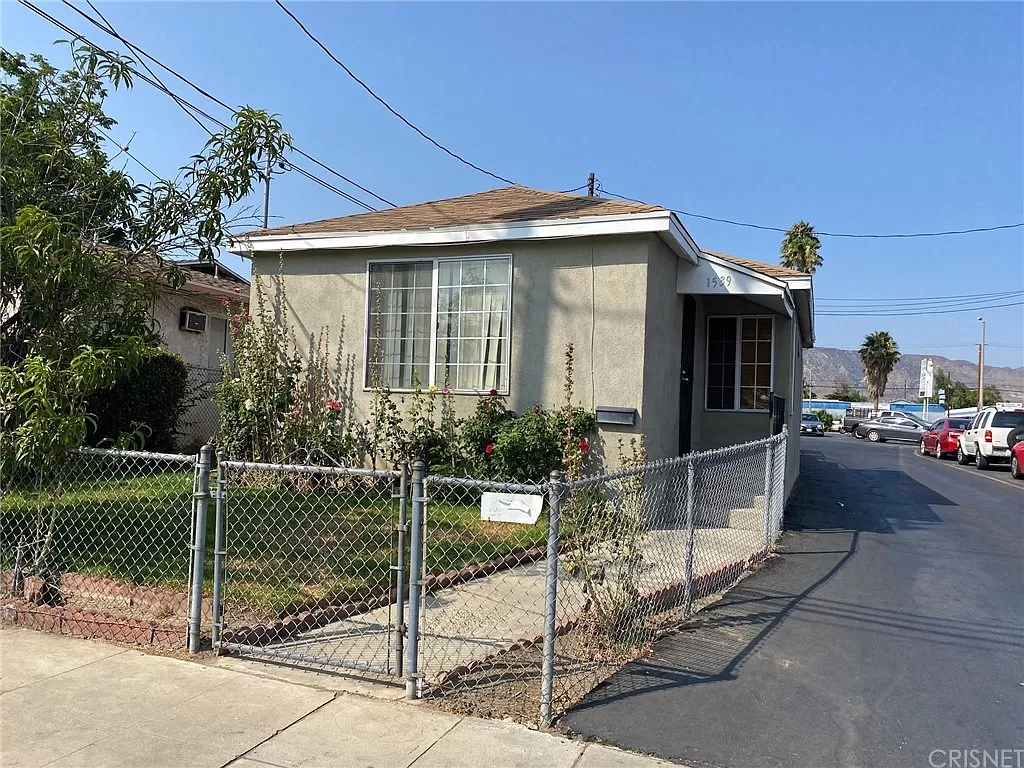 I wish mom and I moved to sylmar San Fernando