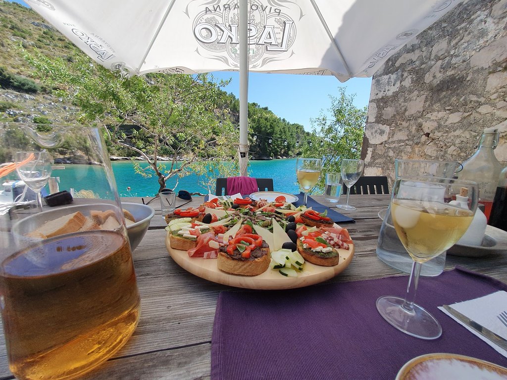 Kulinarische Insel-Tour auf Brač  mit Olivenölverkostung und lokalem Mittagessen
