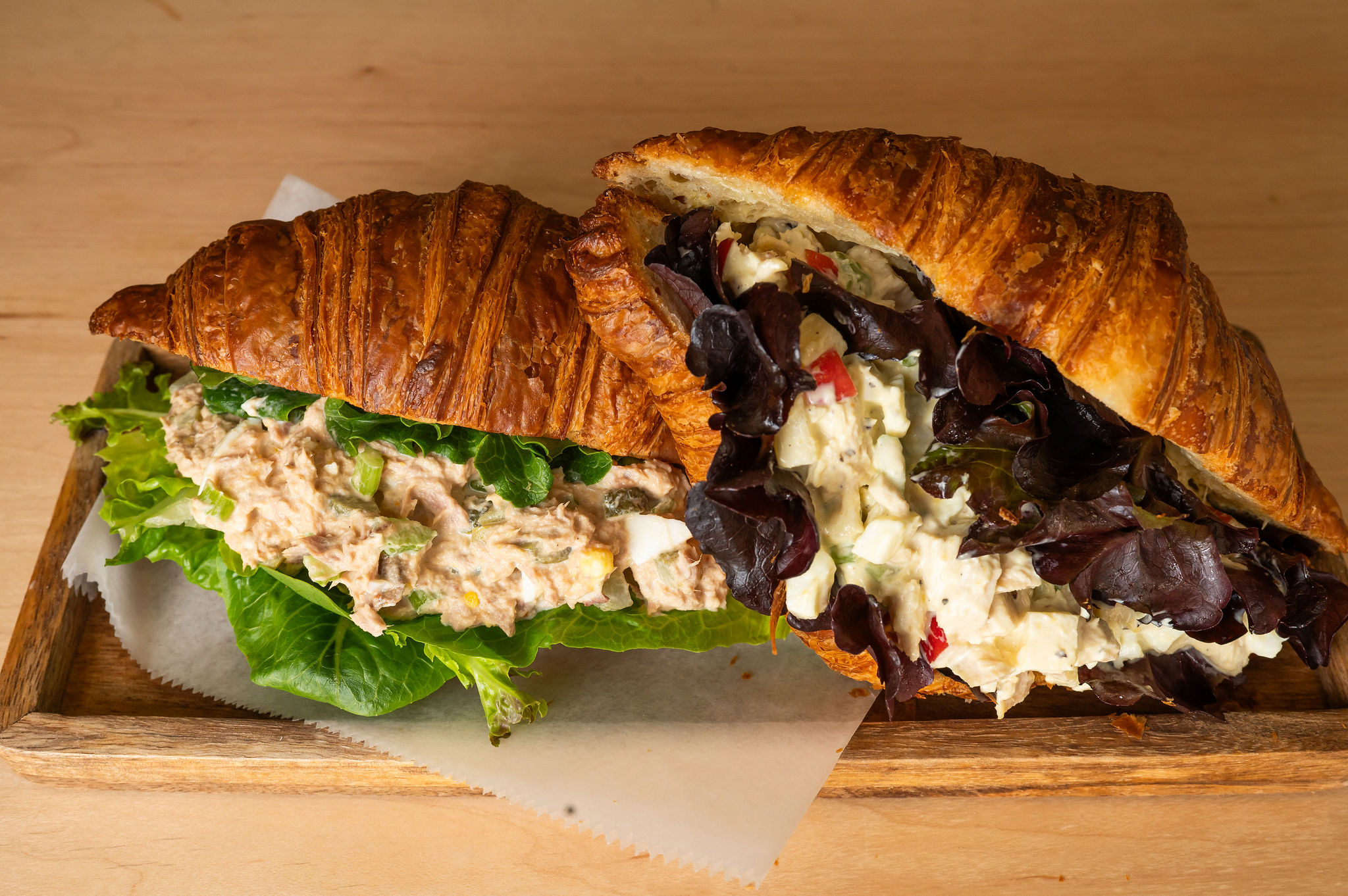 Order fresh & delicious pizza at Deuce Pub & Pit in Columbia, MO.