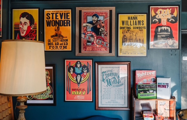 Order fresh & delicious pizza at Deuce Pub & Pit in Columbia, MO.