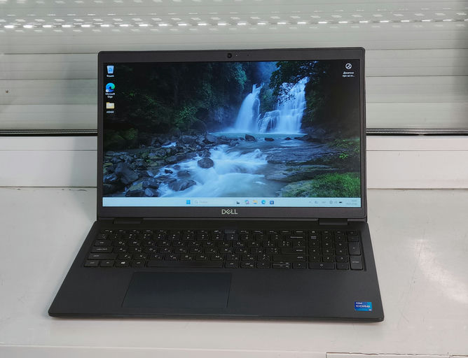 **Dell Latitude 3520**
