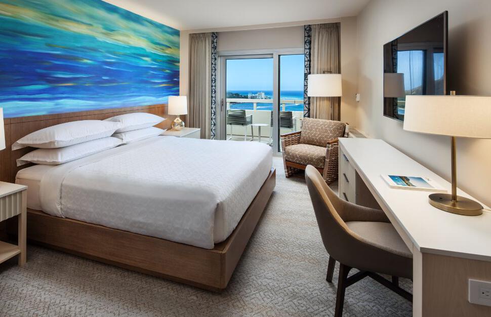 Sheraton-Waikiki-Beach-Resort-23.jpg
