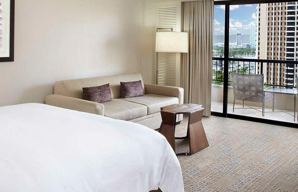 Hilton-Hawaiian-Village-Waikiki-Beach-Resort-9.jpg