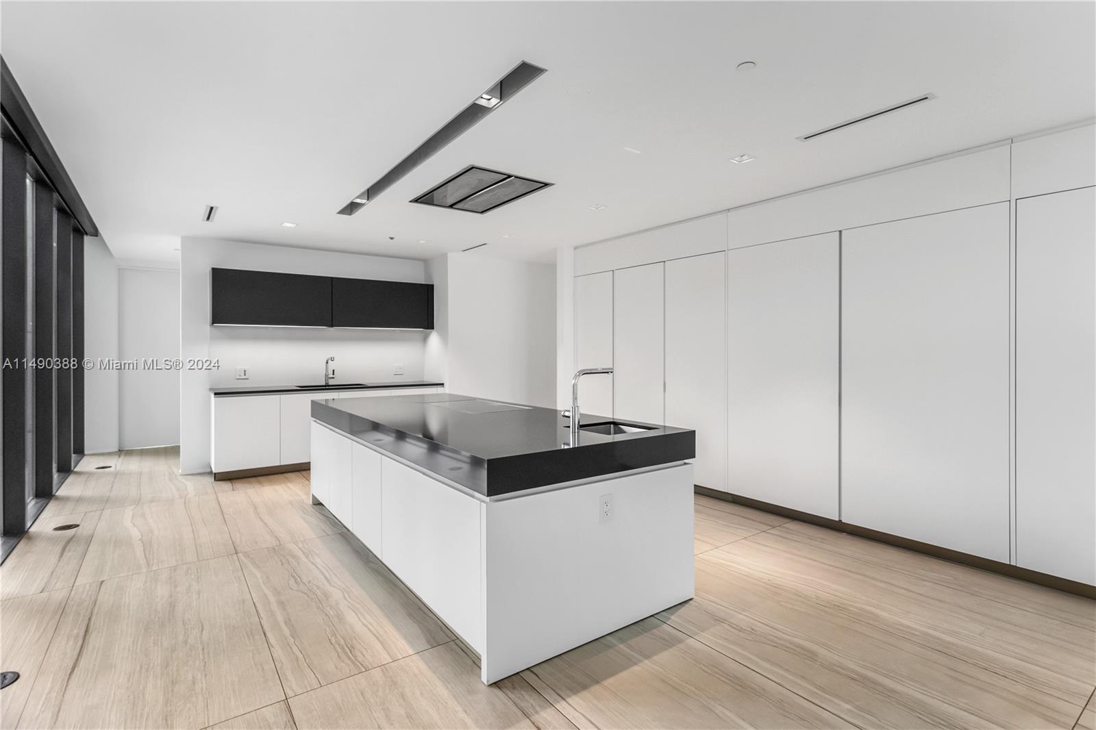 Real estate property located at 1000 Biscayne Blvd #1002, Downtown, Miami, Florida