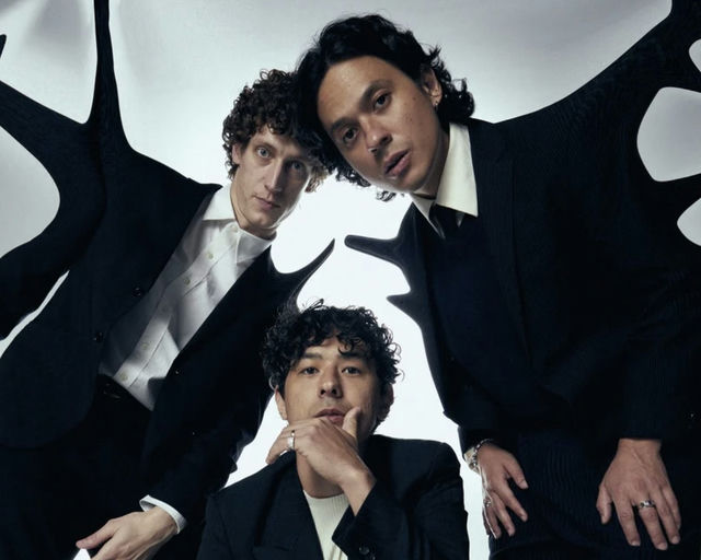 LAST DINOSAURS Headshot