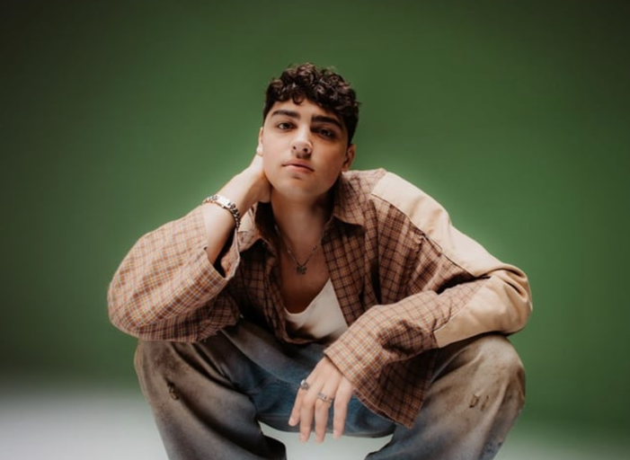 OLIVER CRONIN Headshot