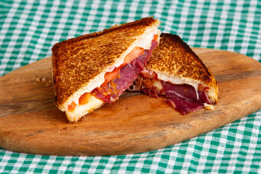 Pastırma Kaşarlı Tost