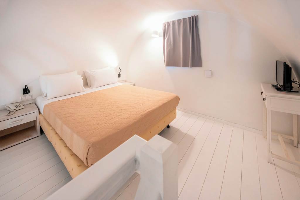 JTR_85364_Smy_Santorini_Suites_&_Villas_0423_17.jpg