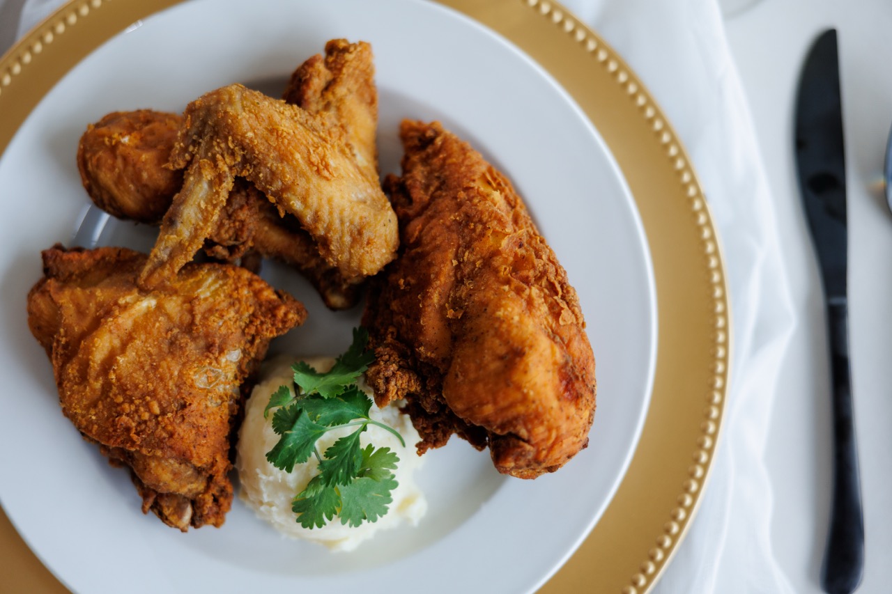 Order fresh & delicious pizza at Deuce Pub & Pit in Columbia, MO.