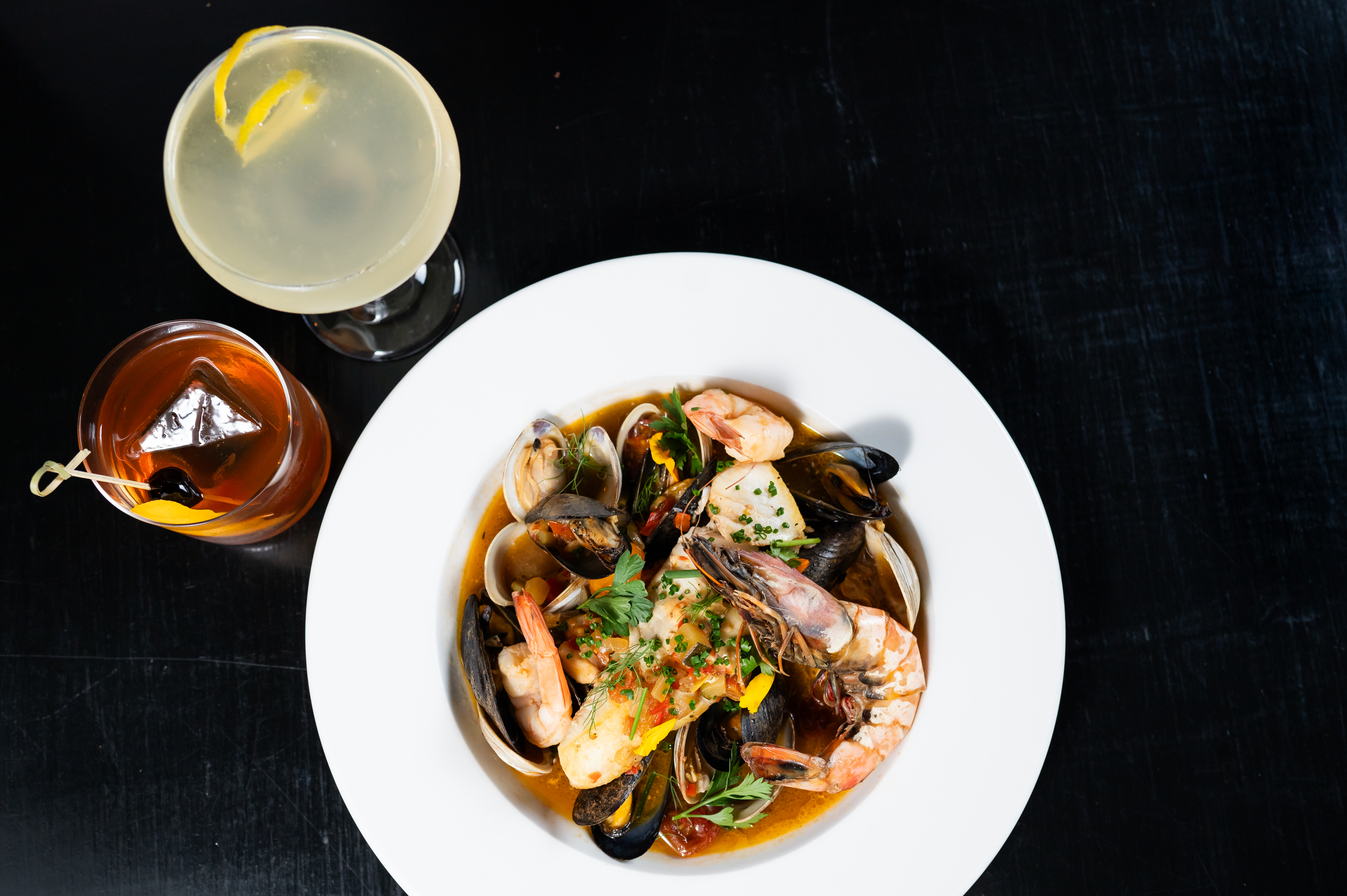 Order fresh & delicious pizza at Deuce Pub & Pit in Columbia, MO.