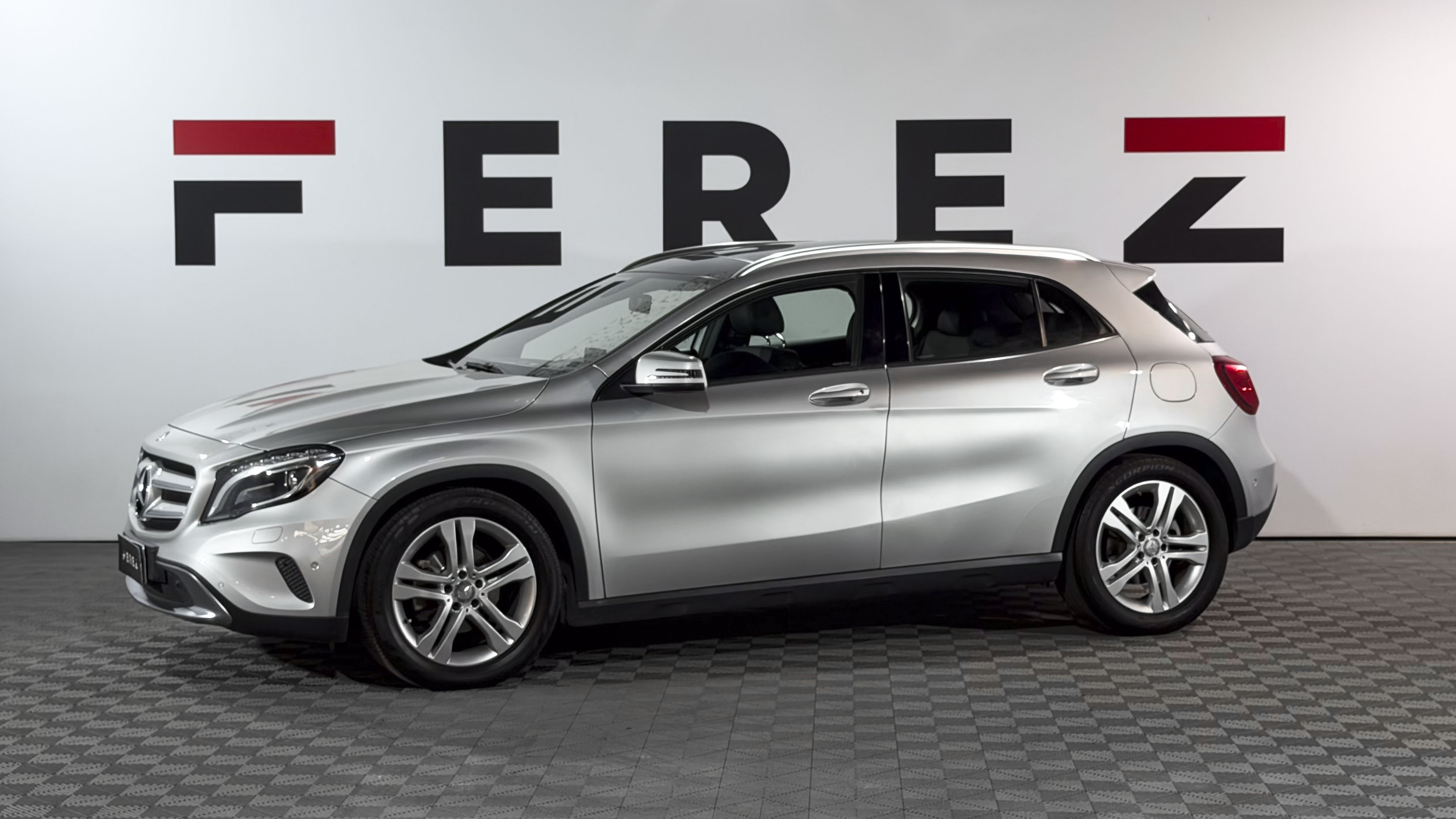 mercedes benz GLA 200 URBAN