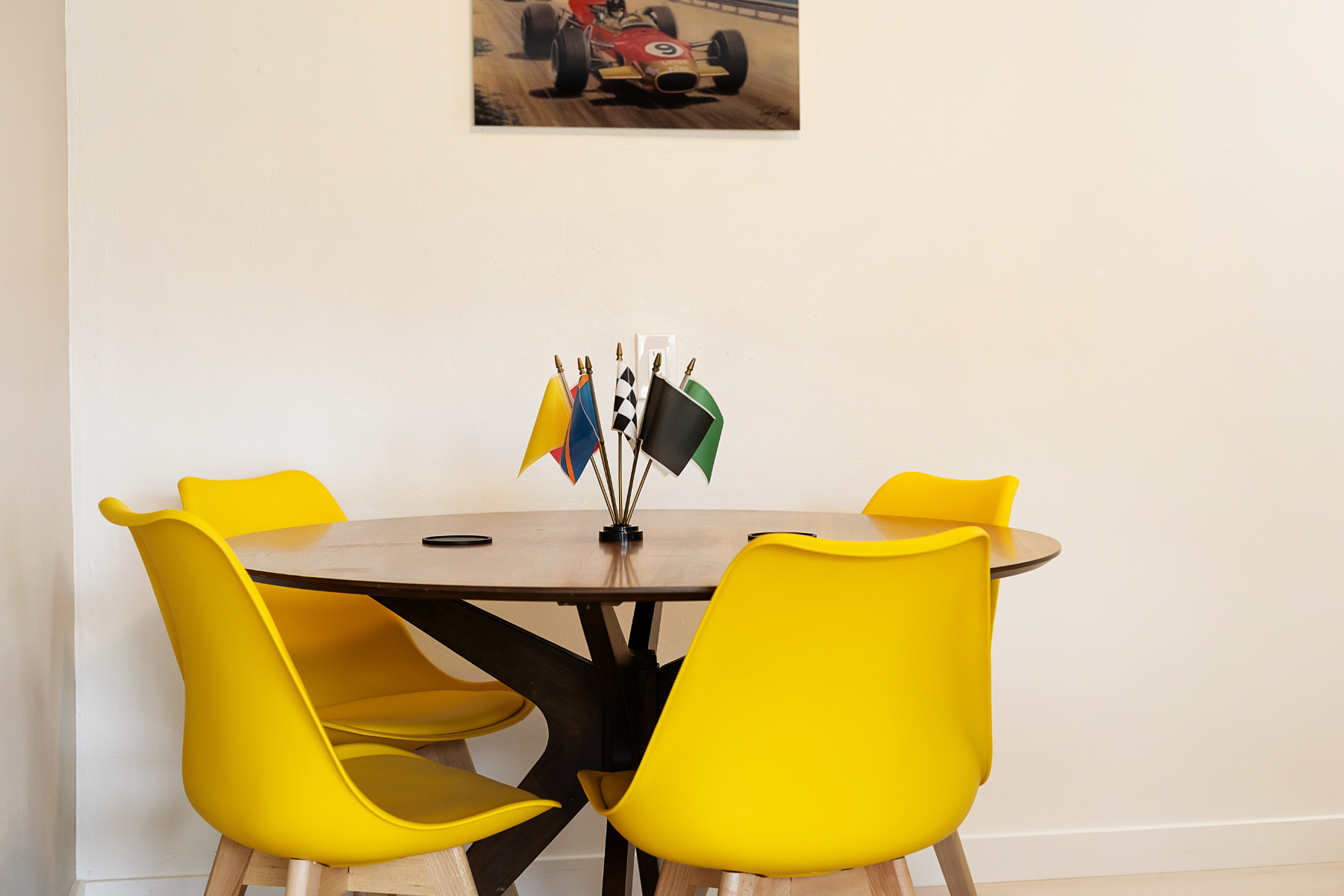 Race Theme Dining Pleasure