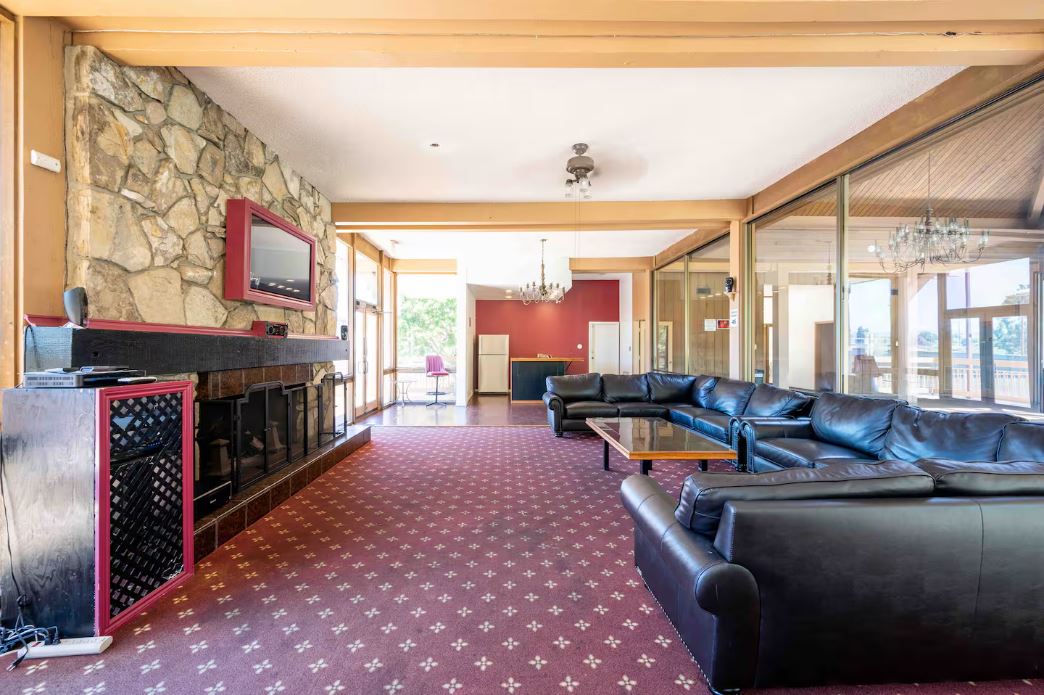 Clubhouse - Pool Table - Ping Pong