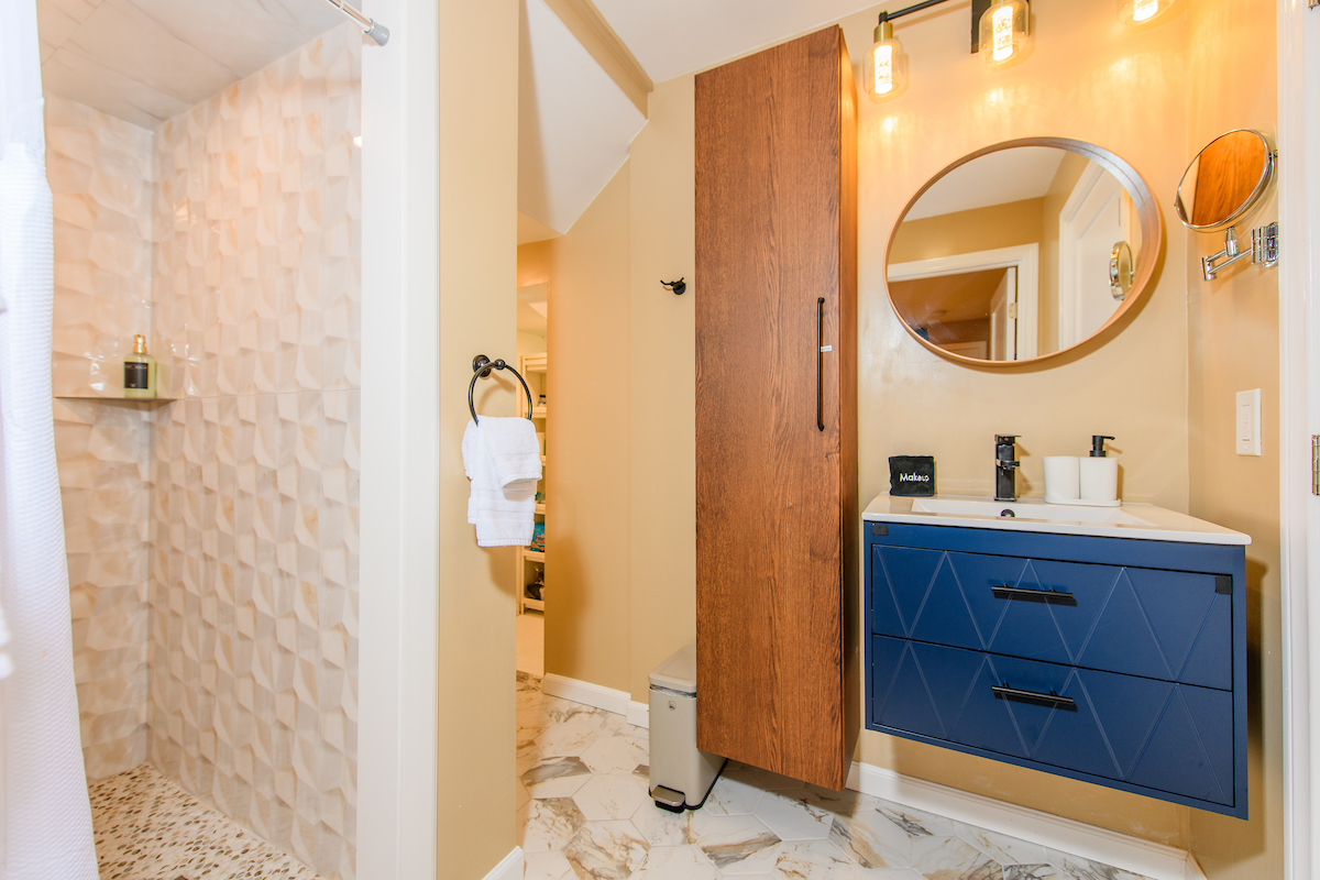 Jack and Jill Common Bathroom