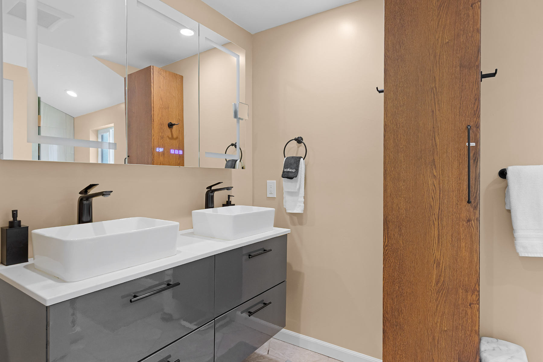 Master Bathroom Suite