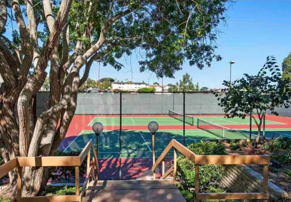 Pickleball & Tennis Courts