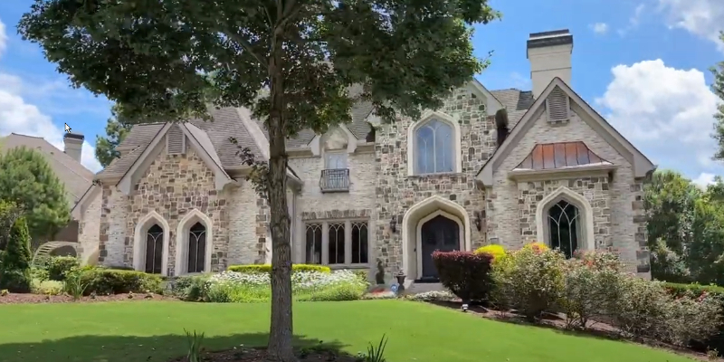 Love is Blinds (770) 766-4426 Life in  Duluth Large Stone Home