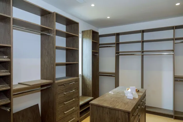 WALK-IN CLOSETS