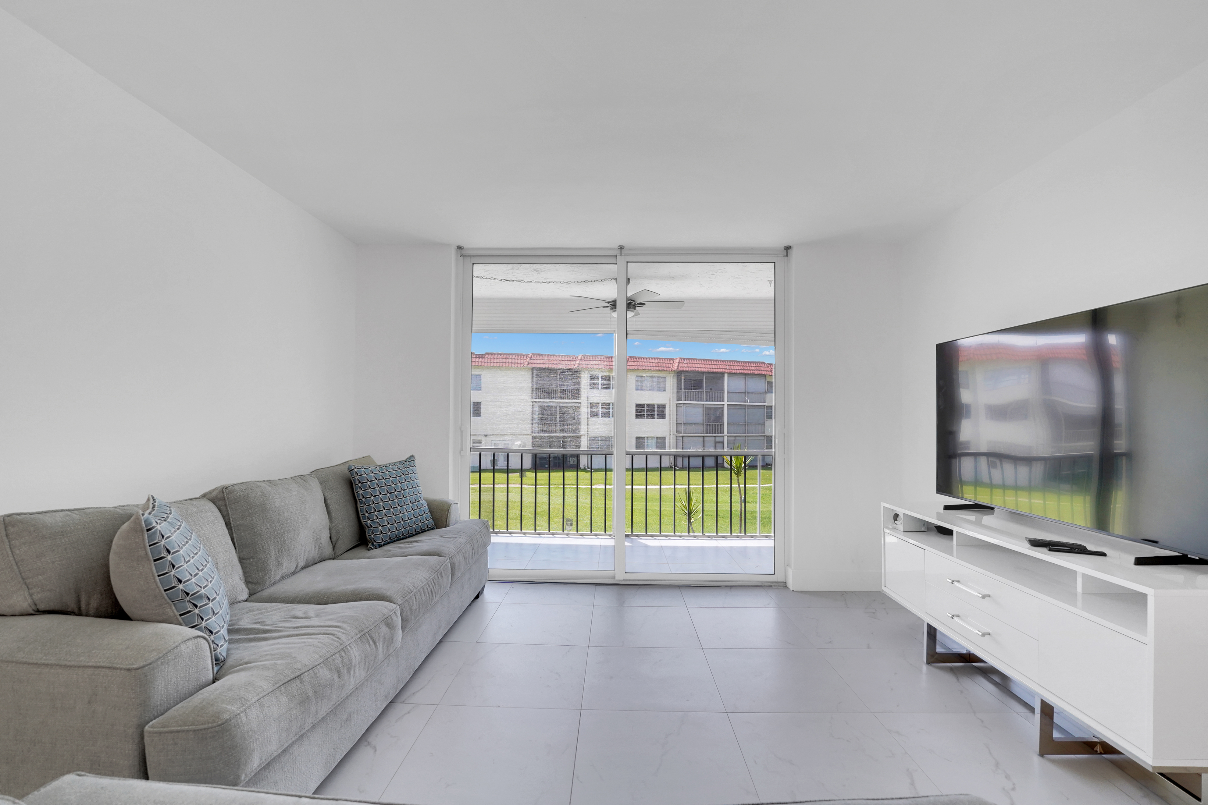 Real estate property located at 8911 S Hollybrook Blvd #201, Pembroke Pines, Pembroke Pines, FL