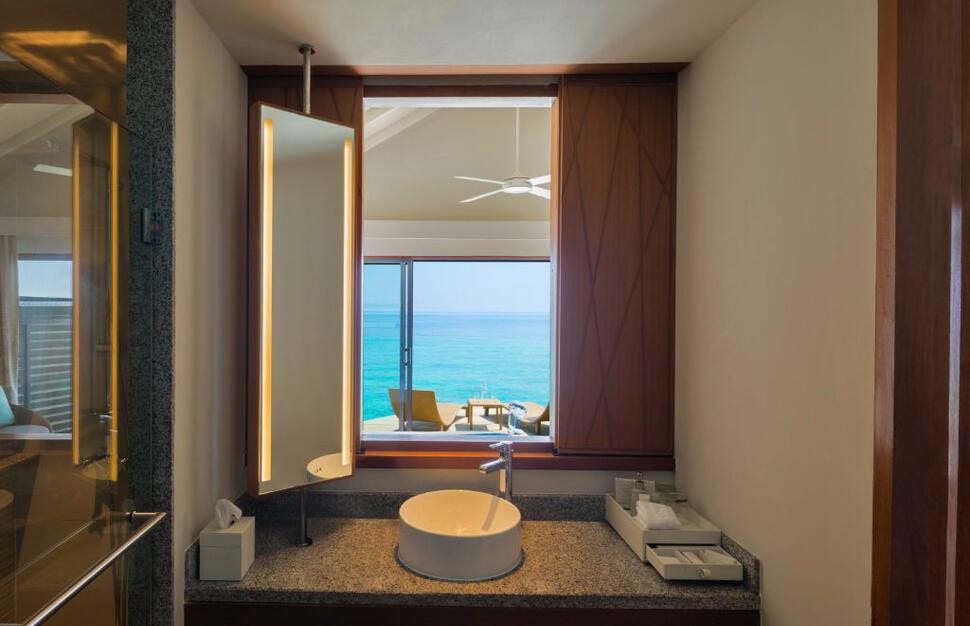 Centara-Ras-Fushi-Resort-Spa-9.jpg
