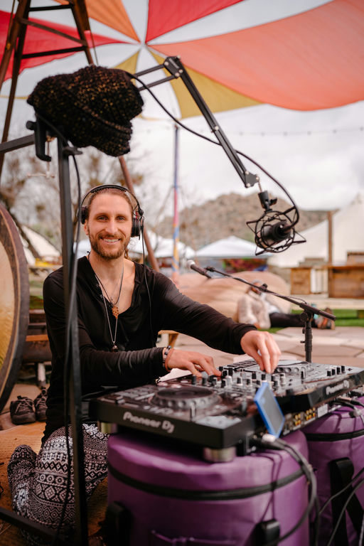 041. UW-23-@stefman_-09118-(Saturday, Subtle Sole Wellness, Umbrellavation Oasis, Workshop).jpg