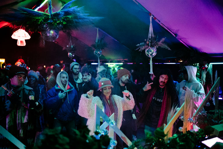 215. UW-23-@stefman_-02079-(Castillo, Crowd, Monday, Renegade Stage).jpg