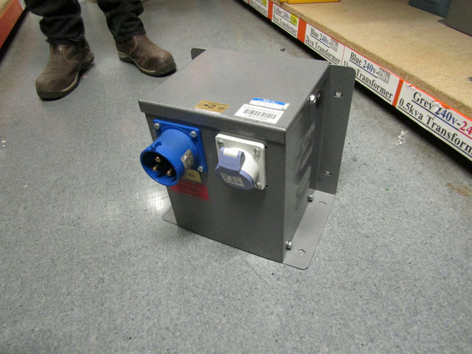 Transformers 230v 32A to 1x 28v 32A