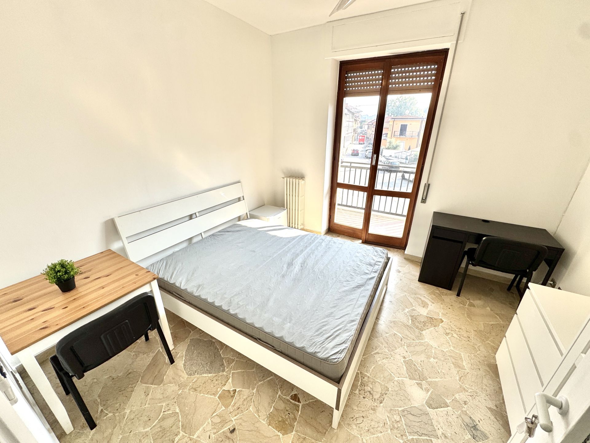 Stanza luminosa con balcone – Affori Nord, Milano