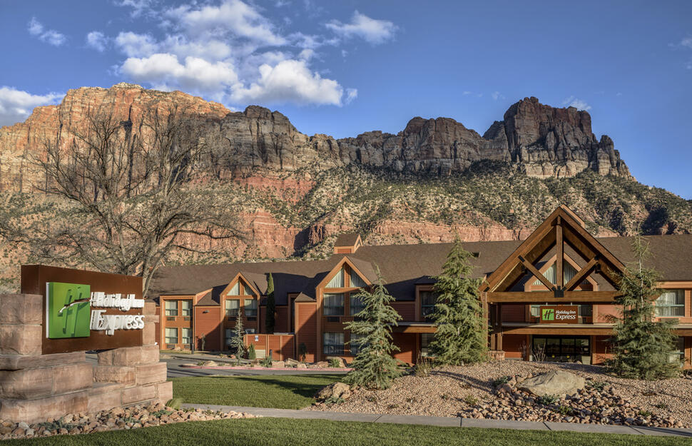 Holiday-Inn-Express-Springdale-Zion-National-Park-Area-1.jpg