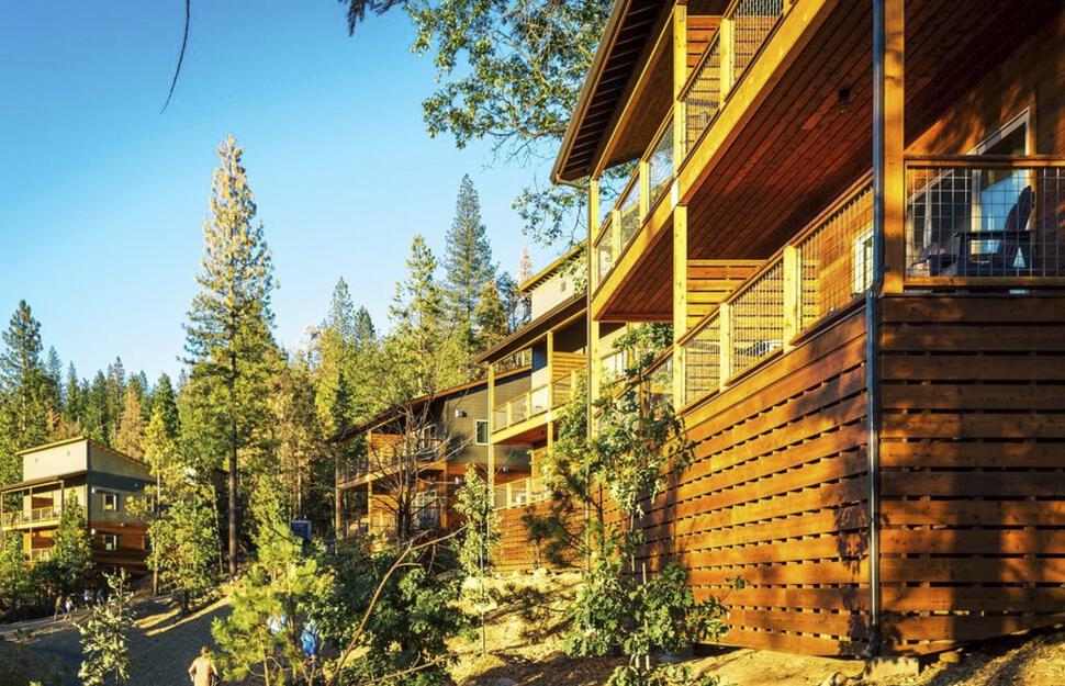 Rush-Creek-Lodge-at-Yosemite-1.jpg