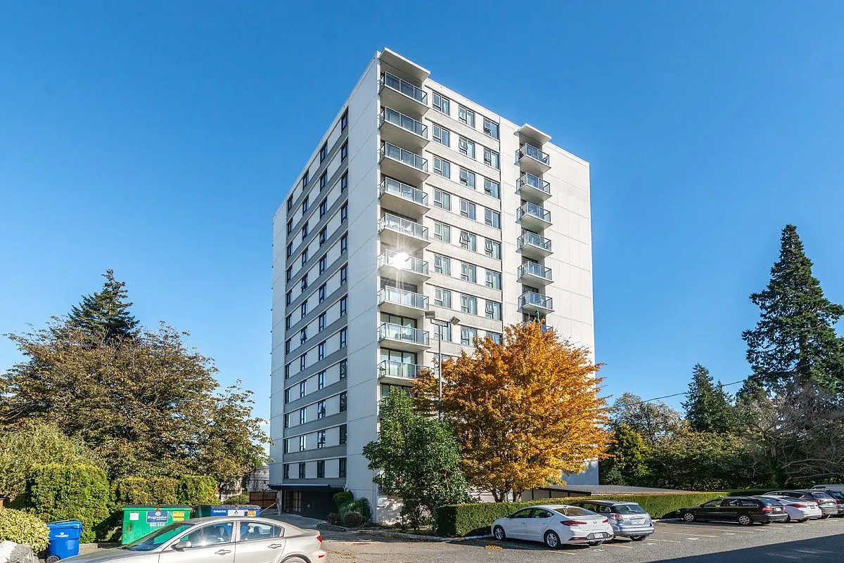 Regent Towers and Charter House ApartmentsBuilding