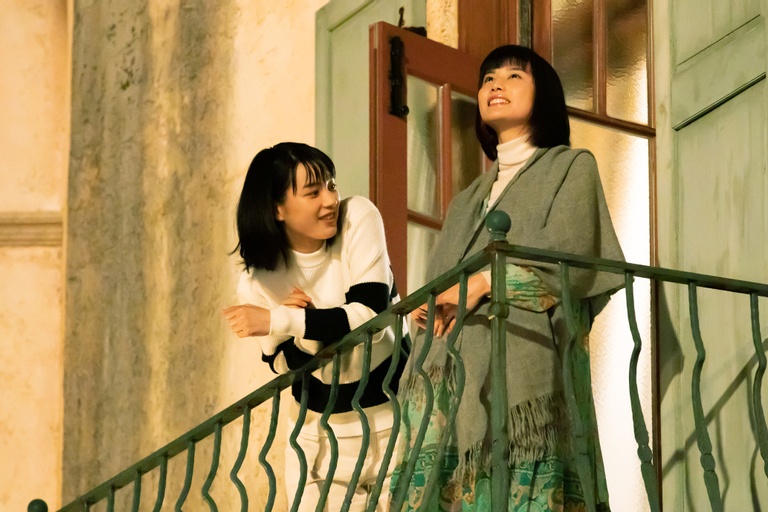 ©2020 ”Hold Me Back” Film Partners