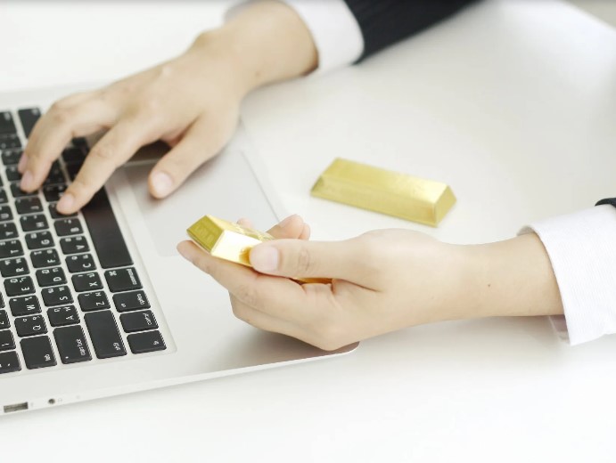 The task - to create a luxury brand from scratch in order to match the high-profile demographic of this opulent gold ownership company. We surpassed their expectations.