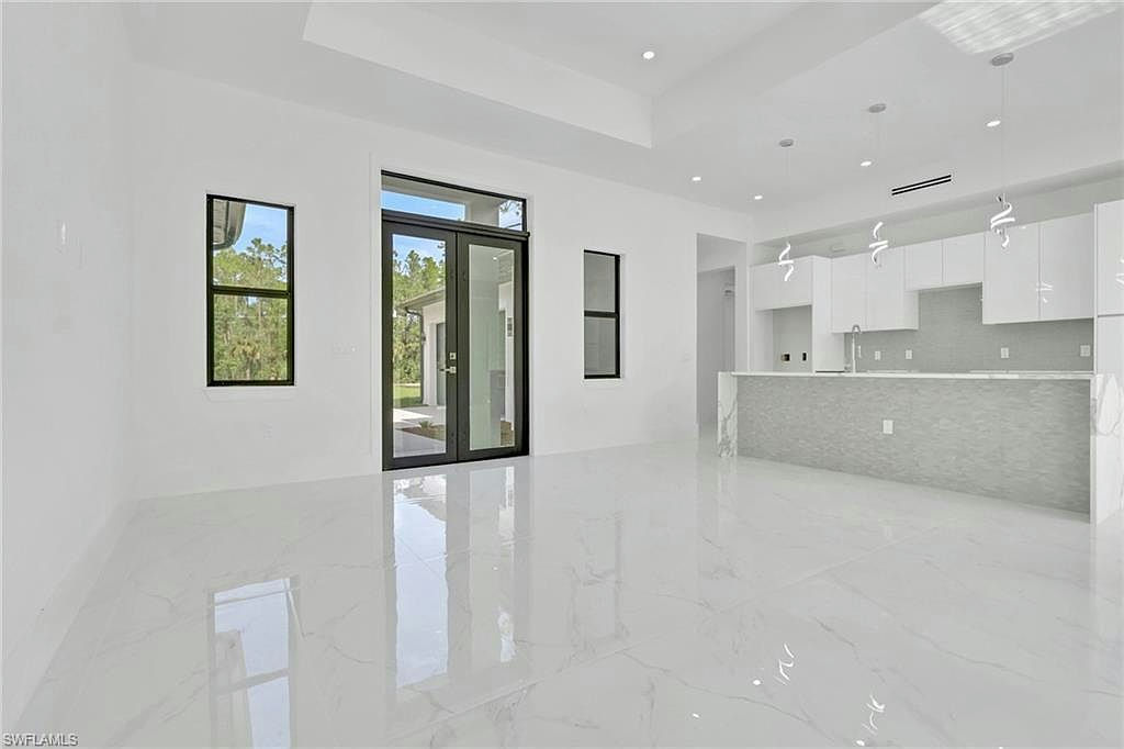 3780 6th AVE SE - Photo 4