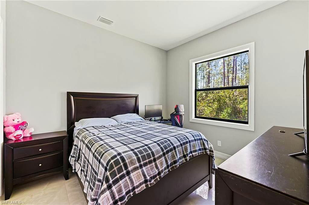 4063 8th AVE NE - Photo 32