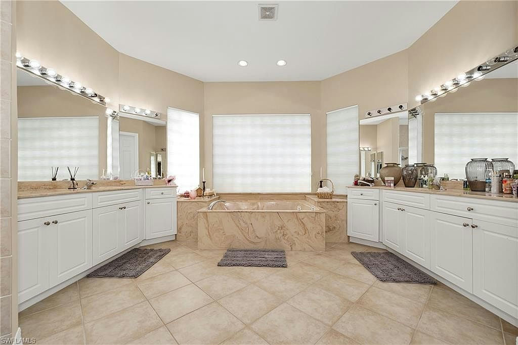 1640 GOLDEN GATE BLVD W - Photo 26