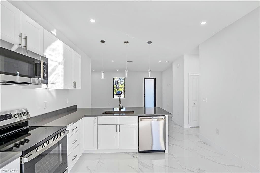 930 Hepburn AVE - Photo 10