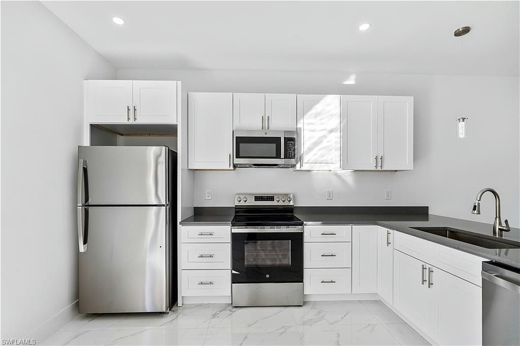 930 Hepburn AVE - Photo 16