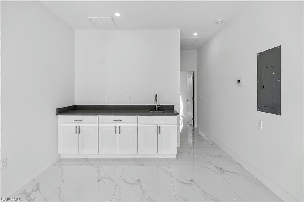 930 Hepburn AVE - Photo 8