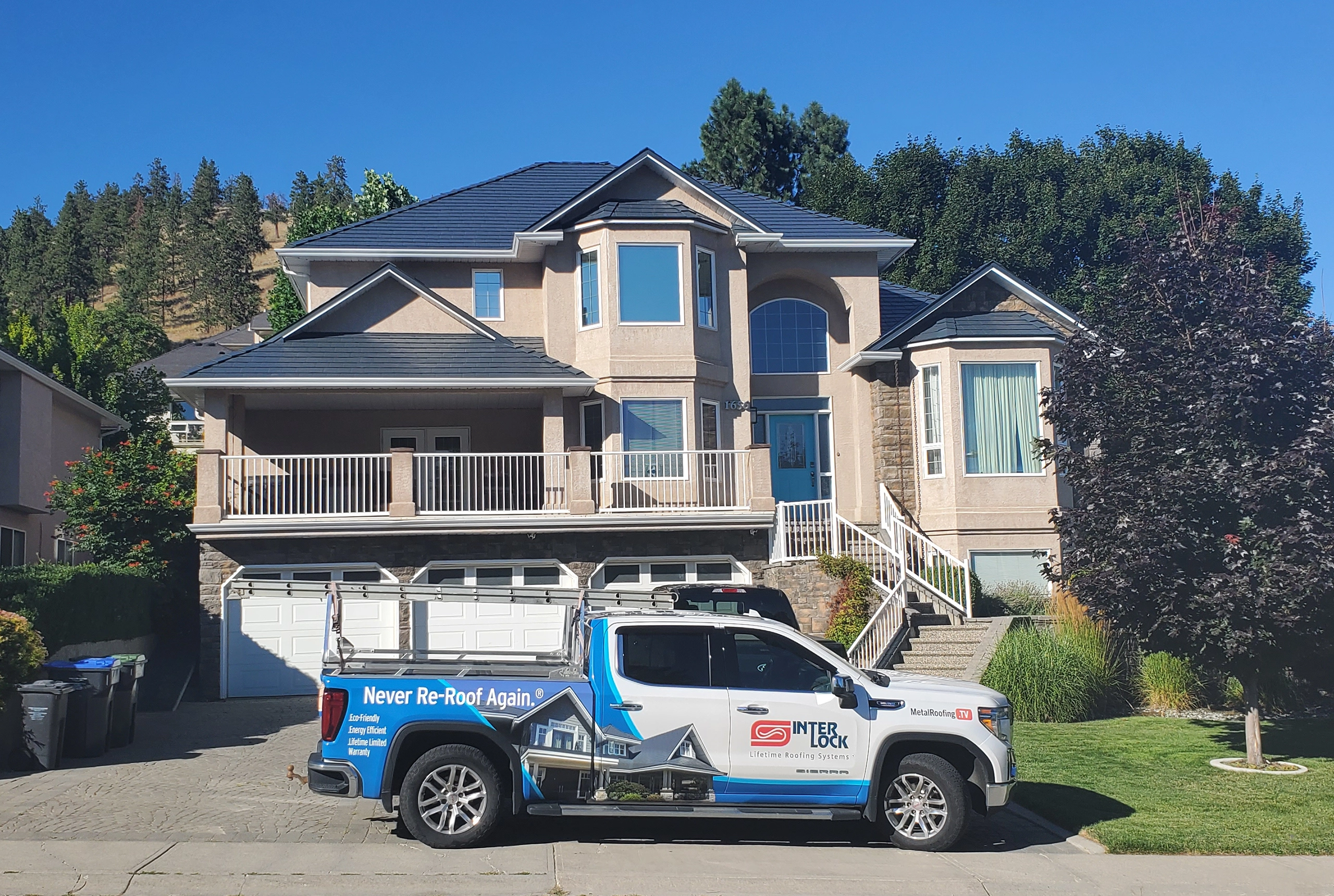 Interlock® Aluminum Slate Metal Roofing in Deep Charcoal – Kelowna, BC