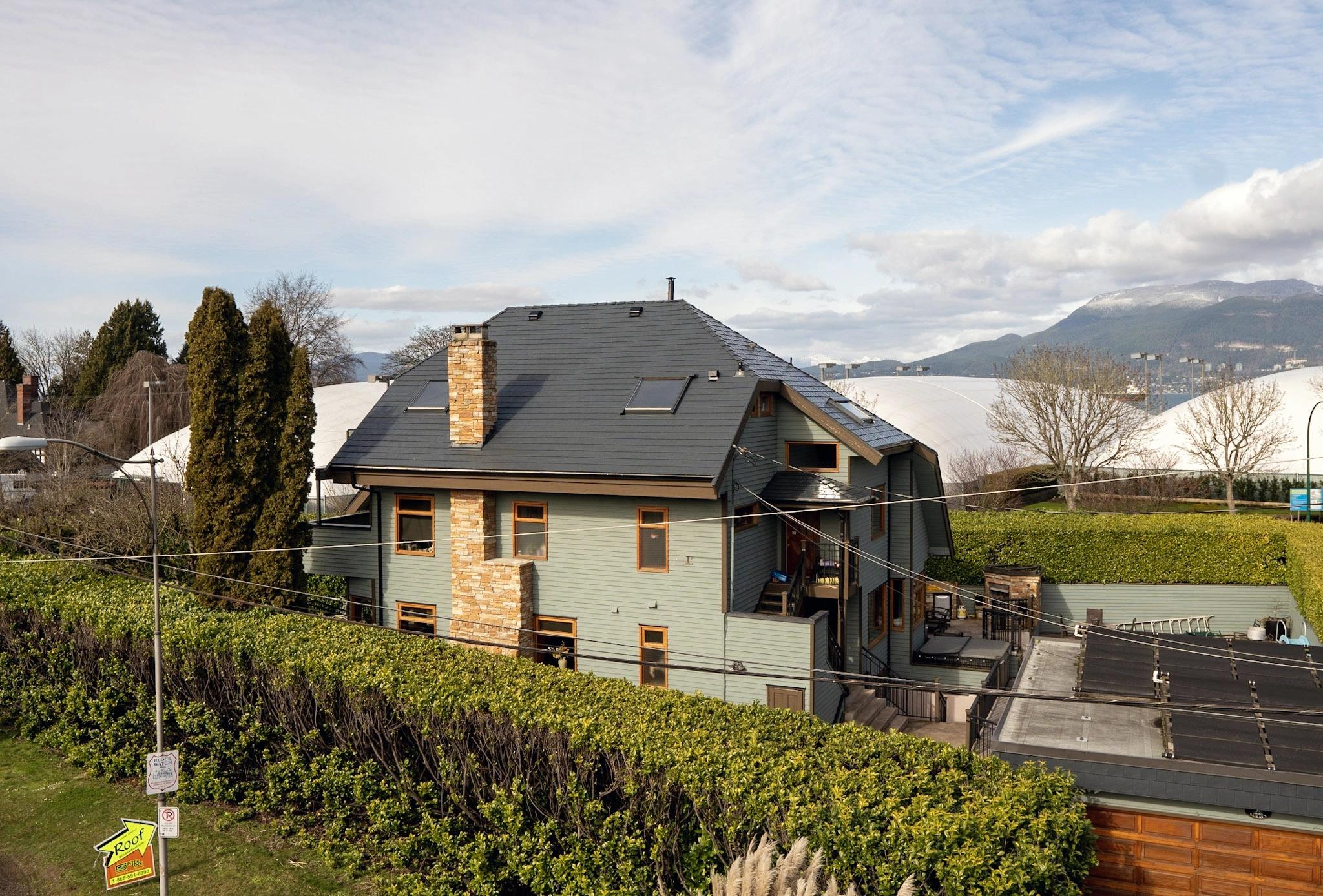 Interlock® Aluminum Slate Metal Roofing in Deep Charcoal – West Point Grey, BC