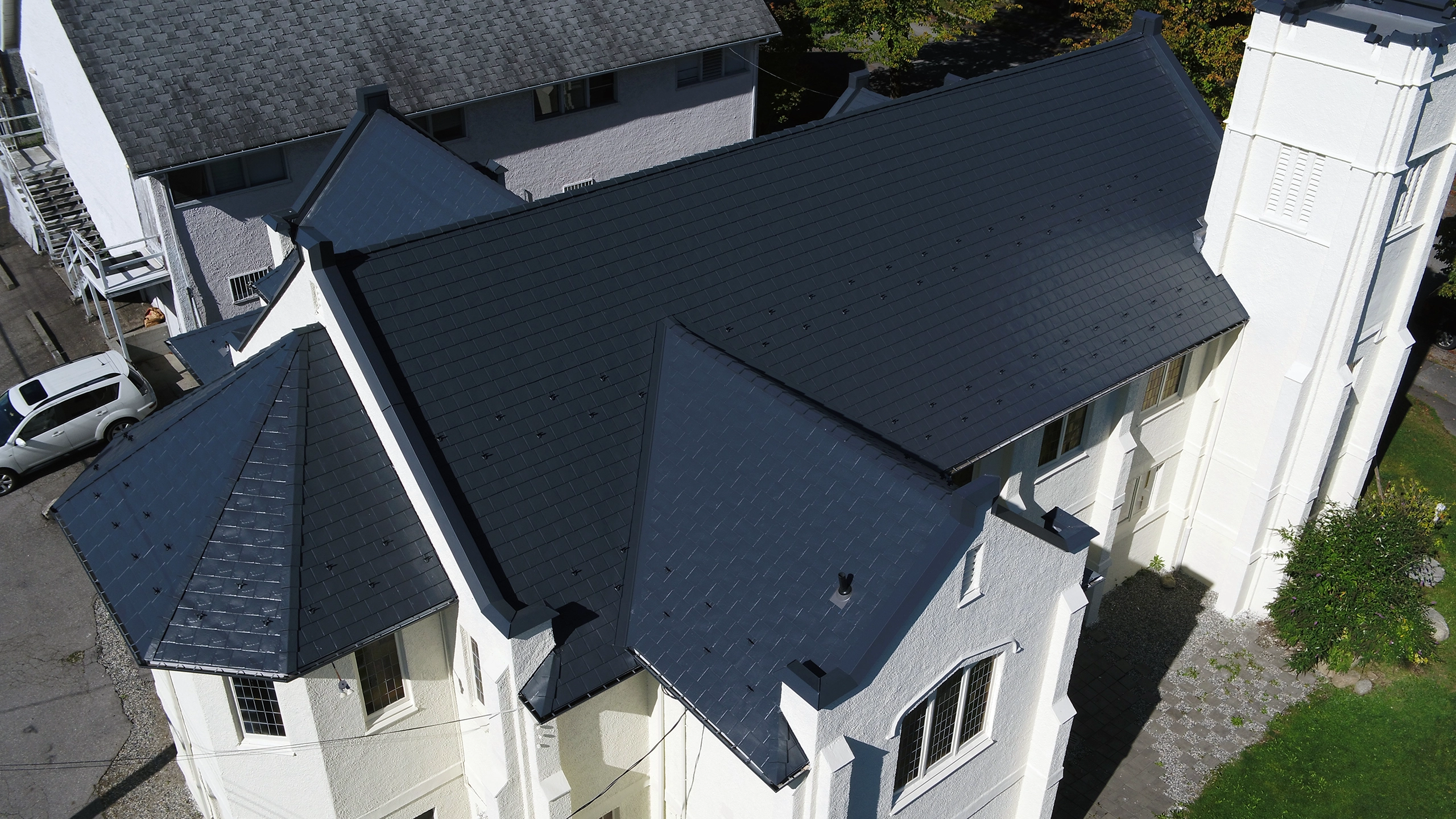 Interlock® Aluminum Slate Metal Roofing in Black – Vancouver, BC