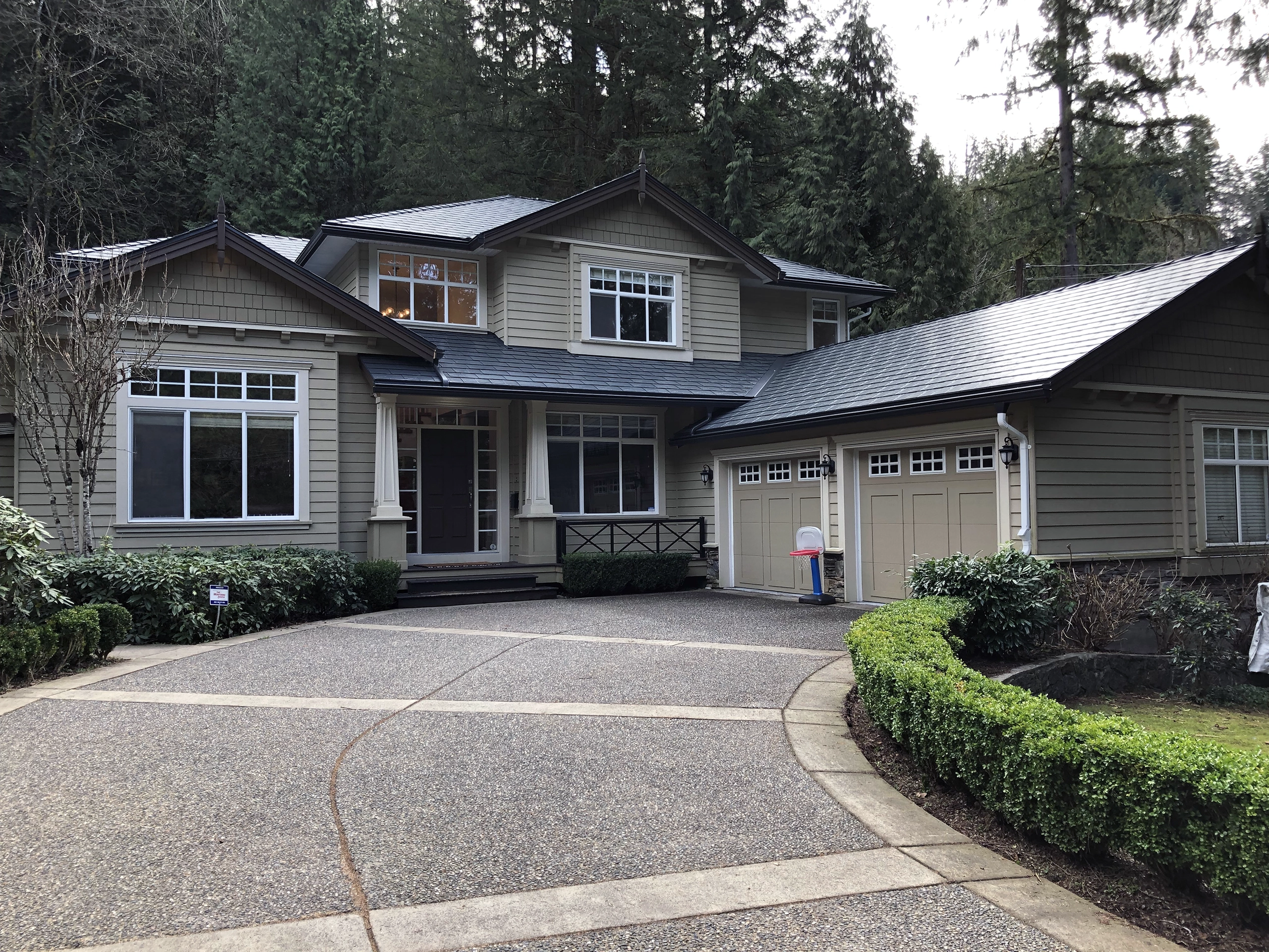 Interlock® Aluminum Slate Metal Roofing in Deep Charcoal – North Vancouver, BC