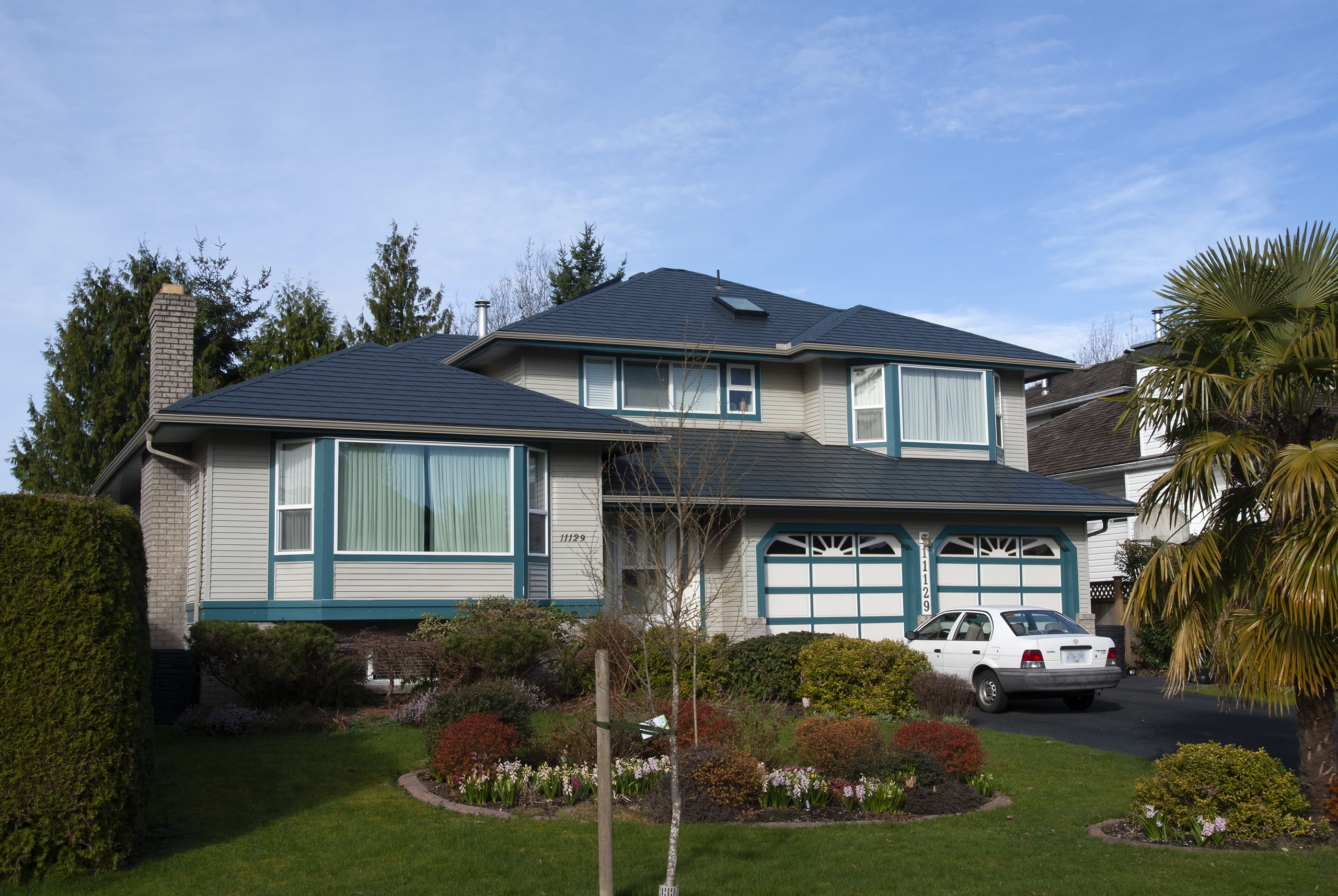 Interlock® Aluminum Slate Metal Roofing in Deep Charcoal – Surrey, BC