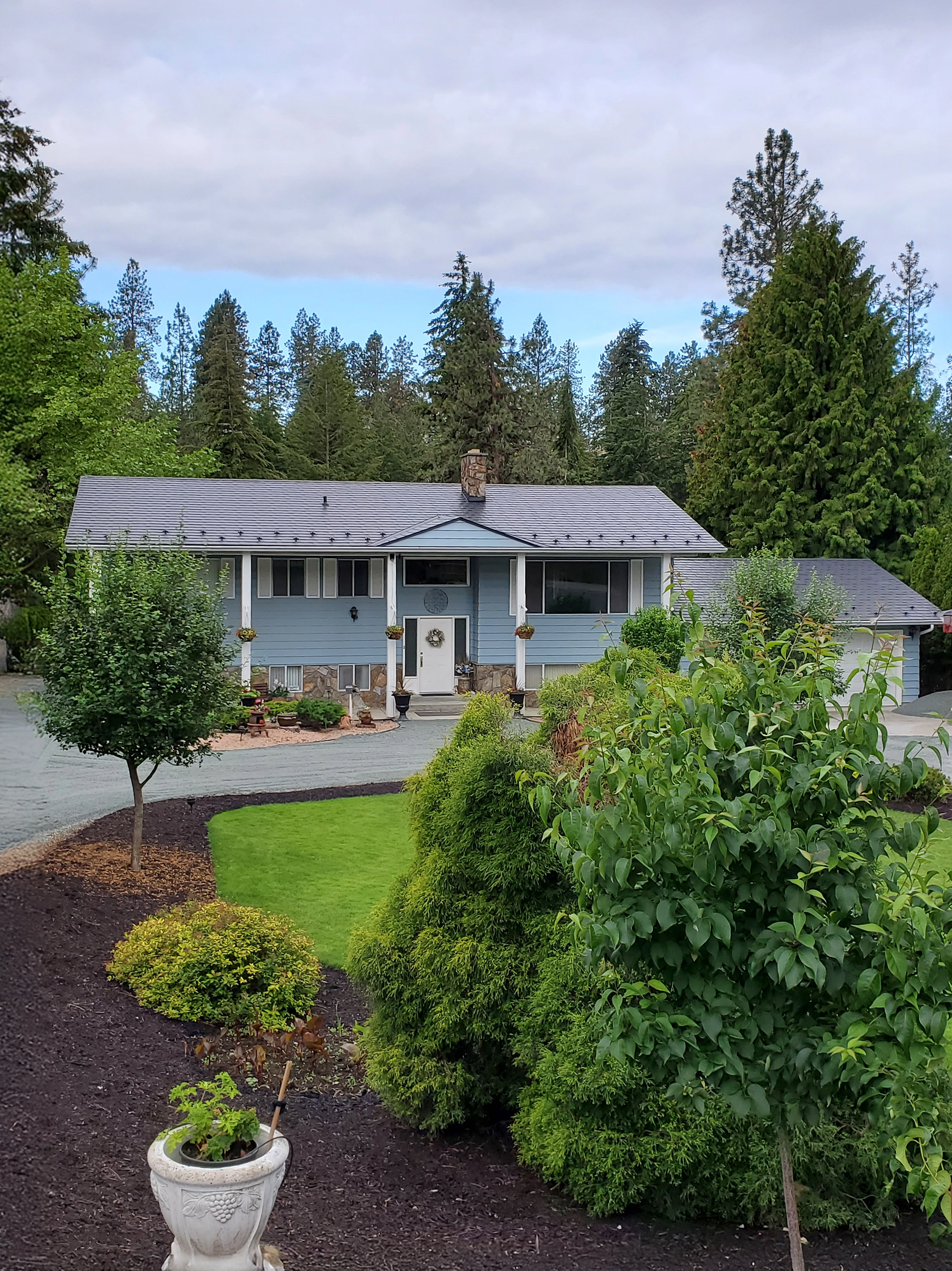 Interlock® Aluminum Slate Metal Roofing in Black – Kelowna, BC