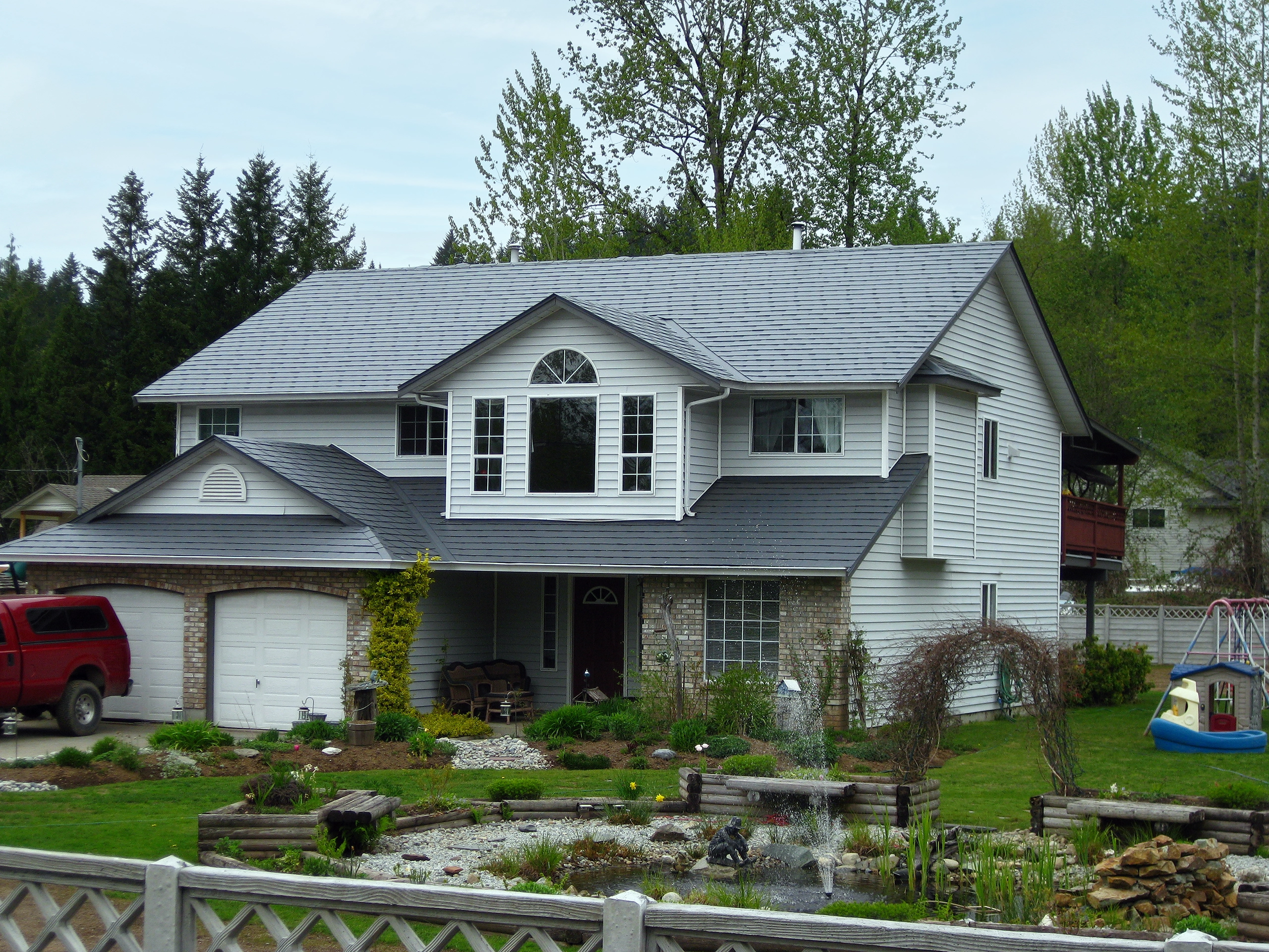 Interlock® Aluminum Slate Metal Roofing in Charcoal Grey – Mission, BC